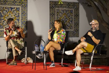 FARO, PORTUGAL: 9. SEPTEMBER, 2023 - Ünlüler, Rodrigues Meneses, Vanessa Oliveira ve Nuno Miguel Dias, F festivalindeki beslenme ve sağlıktan, Portekiz 'in Faro kentinde düzenlenen büyük bir festivalden bahsediyorlar..