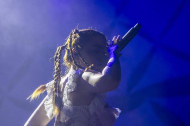 FARO, PORTUGAL: 9 Eylül 2023 - Müzik grubu Barbara Tinoco, Portekiz 'in Faro kentinde düzenlenen büyük bir festival olan F festivalinde sahne aldı..