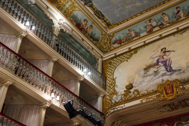 FARO, PORTUGAL - 19 Mayıs 2024: Faro, Algarve, Portekiz 'de yer alan güzel eski tarihi tiyatro Lethes' in içi.