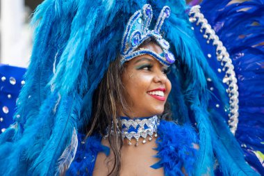 LOULE, PORTUGAL - 17 Şubat 2024: Loule, Portekiz 'deki Renkli Karnaval Festivali katılımcıları.