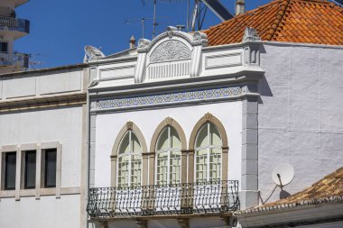 Portekiz 'in Sao Bras de Alportel köyündeki platformların tipik güzel mimarisi.