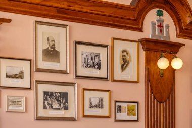 LOULE, PORTUGAL - 17 Mart 2024: 1929 'da açılan tarihi kahve dükkanı 