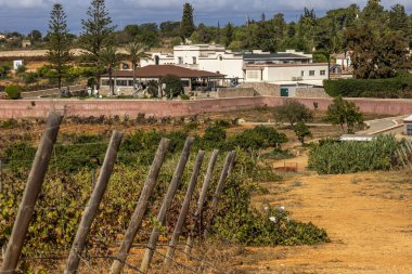 ESTOMBAR, PORTUGAL - 5. OCOTOBER 2024: Algarve bölgesinin dışındaki 