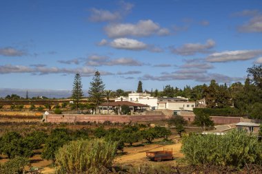ESTOMBAR, PORTUGAL - 5. OCOTOBER 2024: Algarve bölgesinin dışındaki 