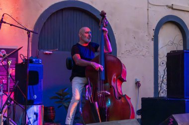 FARO, PORTUGAL: 5. SEPTEMBER, 2024 - Müzik sanatçısı Miguel Martins Kaleidoscopio, Portekiz 'in Faro kentinde düzenlenen büyük bir festival olan F festivalinde sahne aldı..