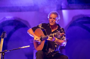 FARO, PORTUGAL: 5 Eylül 2024 - Müzik sanatçısı Amar Guitarra, Portekiz 'in Faro kentinde düzenlenen büyük bir festival olan F festivalinde sahne aldı..