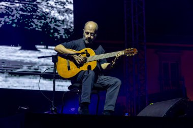 FARO, PORTUGAL: 5 Eylül 2024 - Müzik sanatçısı Camane, Portekiz 'in Faro kentinde düzenlenen büyük bir festival olan F festivalinde sahne aldı..