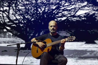 FARO, PORTUGAL: 5 Eylül 2024 - Müzik sanatçısı Camane, Portekiz 'in Faro kentinde düzenlenen büyük bir festival olan F festivalinde sahne aldı..