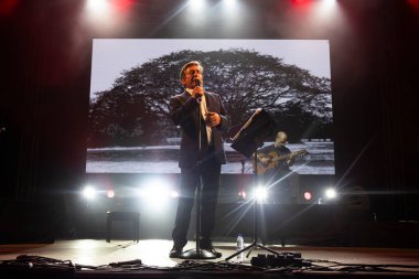 FARO, PORTUGAL: 5 Eylül 2024 - Müzik sanatçısı Camane, Portekiz 'in Faro kentinde düzenlenen büyük bir festival olan F festivalinde sahne aldı..