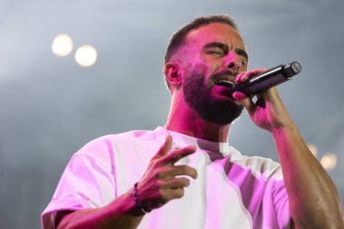 FARO, PORTUGAL: 5 Eylül 2024 - Müzik sanatçısı Nininho Vaz Maia, Portekiz 'in Faro kentinde düzenlenen büyük bir festival olan F festivalinde sahne aldı..