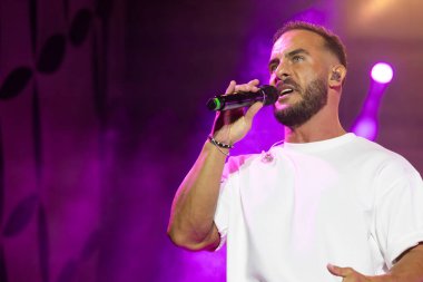 FARO, PORTUGAL: 5 Eylül 2024 - Müzik sanatçısı Nininho Vaz Maia, Portekiz 'in Faro kentinde düzenlenen büyük bir festival olan F festivalinde sahne aldı..