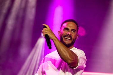 FARO, PORTUGAL: 5 Eylül 2024 - Müzik sanatçısı Nininho Vaz Maia, Portekiz 'in Faro kentinde düzenlenen büyük bir festival olan F festivalinde sahne aldı..