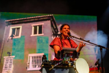 FARO, PORTUGAL: 5 Eylül 2024 - Müzik sanatçısı Ana Lua Caiano, Portekiz 'in Faro kentinde düzenlenen büyük bir festival olan F festivalinde sahne aldı..