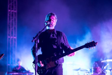 FARO, PORTUGAL: 5 Eylül 2024 - Müzik sanatçısı Tiago Bettencourt, Portekiz 'in Faro kentinde düzenlenen büyük bir festival olan F festivalinde sahne aldı..