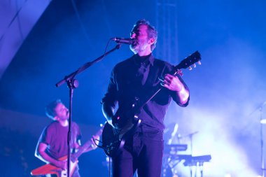 FARO, PORTUGAL: 5 Eylül 2024 - Müzik sanatçısı Tiago Bettencourt, Portekiz 'in Faro kentinde düzenlenen büyük bir festival olan F festivalinde sahne aldı..