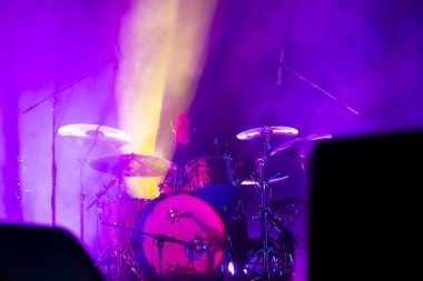 FARO, PORTUGAL: 5 Eylül 2024 - Müzik sanatçısı Tiago Bettencourt, Portekiz 'in Faro kentinde düzenlenen büyük bir festival olan F festivalinde sahne aldı..