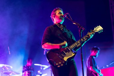 FARO, PORTUGAL: 5 Eylül 2024 - Müzik sanatçısı Tiago Bettencourt, Portekiz 'in Faro kentinde düzenlenen büyük bir festival olan F festivalinde sahne aldı..