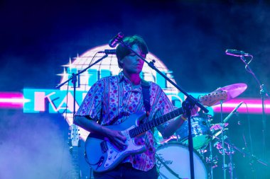 FARO, PORTUGAL: 5 Eylül 2024 - Müzik sanatçısı Filipe Karlsson, Portekiz 'in Faro kentinde düzenlenen büyük bir festival olan F festivalinde sahne aldı.