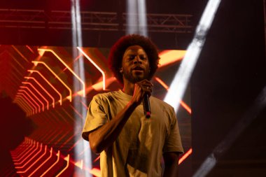 FARO, PORTUGAL: 6 Eylül 2024 - Müzik sanatçısı Papillon, Portekiz 'in Faro kentinde düzenlenen büyük bir festival olan F festivalinde sahne aldı..