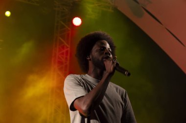 FARO, PORTUGAL: 6 Eylül 2024 - Müzik sanatçısı Papillon, Portekiz 'in Faro kentinde düzenlenen büyük bir festival olan F festivalinde sahne aldı..