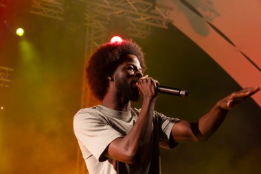 FARO, PORTUGAL: 6 Eylül 2024 - Müzik sanatçısı Papillon, Portekiz 'in Faro kentinde düzenlenen büyük bir festival olan F festivalinde sahne aldı..