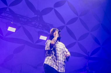 FARO, PORTUGAL: 6 Eylül 2024 - Müzik sanatçısı Carolina Deslandes, Portekiz 'in Faro kentinde düzenlenen büyük bir festival olan F festivalinde sahne aldı..