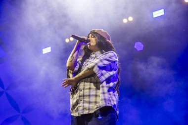 FARO, PORTUGAL: 6 Eylül 2024 - Müzik sanatçısı Carolina Deslandes, Portekiz 'in Faro kentinde düzenlenen büyük bir festival olan F festivalinde sahne aldı..