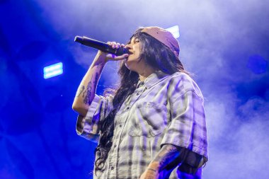 FARO, PORTUGAL: 6 Eylül 2024 - Müzik sanatçısı Carolina Deslandes, Portekiz 'in Faro kentinde düzenlenen büyük bir festival olan F festivalinde sahne aldı..