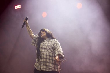 FARO, PORTUGAL: 6 Eylül 2024 - Müzik sanatçısı Carolina Deslandes, Portekiz 'in Faro kentinde düzenlenen büyük bir festival olan F festivalinde sahne aldı..