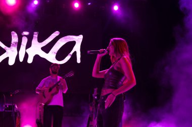 FARO, PORTUGAL: 6 Eylül 2024 - Müzik sanatçısı Pikika, Portekiz 'in Faro kentinde düzenlenen büyük bir festival olan F festivalinde sahne aldı..