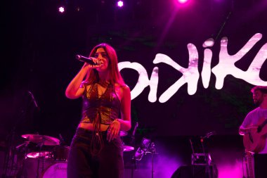 FARO, PORTUGAL: 6 Eylül 2024 - Müzik sanatçısı Pikika, Portekiz 'in Faro kentinde düzenlenen büyük bir festival olan F festivalinde sahne aldı..