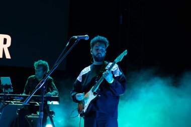 FARO, PORTUGAL: 6 Eylül 2024 - Müzik sanatçısı Acacia Maior, Portekiz 'in Faro kentinde düzenlenen büyük bir festival olan F festivalinde sahne aldı..