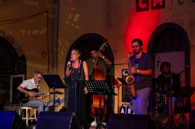 FARO, PORTUGAL: 6 EPTEMBER, 2024 - Müzik sanatçısı Luis Domingos Miguel Quinteto, Portekiz 'in Faro kentinde düzenlenen büyük bir festival olan F festivalinde sahne aldı..