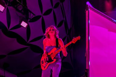 FARO, PORTUGAL: 6 Eylül 2024 - Müzik sanatçısı Marisa Liz, Portekiz 'in Faro kentinde düzenlenen büyük bir festival olan F festivalinde sahne aldı..