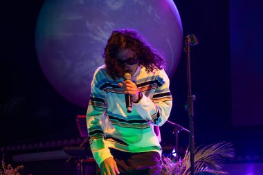 FARO, PORTUGAL: 6 EPTEMBER, 2024 - Müzik sanatçısı Manga Limao, Portekiz 'in Faro kentinde düzenlenen büyük bir festival olan F festivalinde sahne aldı..