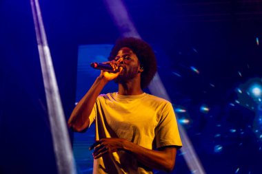 FARO, PORTUGAL: 6 Eylül 2024 - Müzik sanatçısı Papillon, Portekiz 'in Faro kentinde düzenlenen büyük bir festival olan F festivalinde sahne aldı..