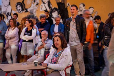 FARO, PORTUGAL: 7 Eylül 2024 - Portekiz 'in Faro kentinde düzenlenen büyük bir festival olan F Müzik Festivali' nde seyirci müzik sanatçısı