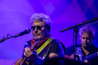 FARO, PORTUGAL: 7 Eylül 2024 - Müzik sanatçısı, Direniş, Portekiz 'in Faro kentinde düzenlenen büyük bir festival olan F festivalinde sahne aldı.