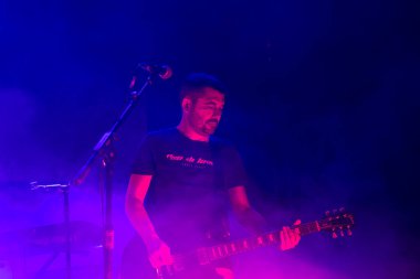 FARO, PORTUGAL: 7 Eylül 2024 - Müzik sanatçısı Na Mesma Rua, Portekiz 'in Faro kentinde düzenlenen büyük bir festival olan F festivalinde sahne aldı..