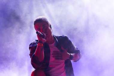 FARO, PORTUGAL: 7 Eylül 2024 - Müzik sanatçısı Na Mesma Rua, Portekiz 'in Faro kentinde düzenlenen büyük bir festival olan F festivalinde sahne aldı..