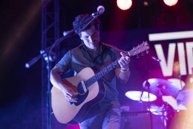 FARO, PORTUGAL: 7 Eylül 2024 - Müzik sanatçısı Virgem Suta, Portekiz 'in Faro kentinde düzenlenen büyük bir festival olan F festivalinde sahne aldı..