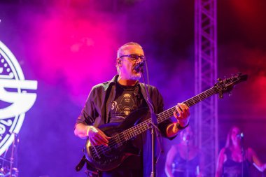 FARO, PORTUGAL: 7 Eylül 2024 - Müzik sanatçısı Iris, Portekiz 'in Faro kentinde düzenlenen büyük bir festival olan F festivalinde sahne aldı.