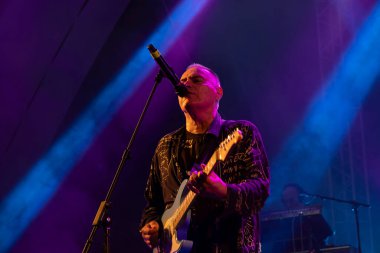 FARO, PORTUGAL: 7 Eylül 2024 - Müzik sanatçısı Iris, Portekiz 'in Faro kentinde düzenlenen büyük bir festival olan F festivalinde sahne aldı.