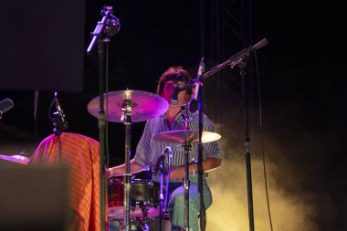 FARO, PORTUGAL: 7 Eylül 2024 - Müzik sanatçısı, Vaiapraia, Portekiz 'in Faro kentinde düzenlenen büyük bir festival olan F festivalinde sahne aldı..