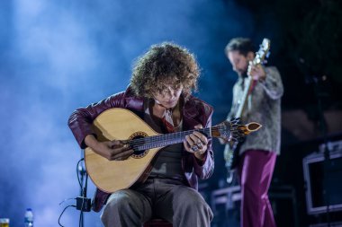 FARO, PORTUGAL: 7 Eylül 2024 - Müzik sanatçısı Expresso Transatlantico, Portekiz 'in Faro kentinde düzenlenen büyük bir festival olan F festivalinde sahne aldı..