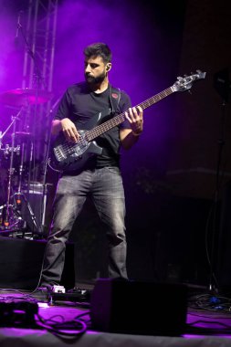 FARO, PORTUGAL: 7 Eylül 2024 - Portekiz 'in Faro kentinde düzenlenen büyük bir festival olan F Festivali' nde müzik sanatçısı Lum sahne aldı.