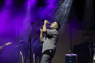 FARO, PORTUGAL: 7 Eylül 2024 - Portekiz 'in Faro kentinde düzenlenen büyük bir festival olan F Festivali' nde müzik sanatçısı Lum sahne aldı.