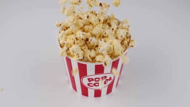 Box Popcorn Falls Table Slow Motion High Quality Footage — Vídeo de stock