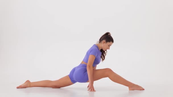 신체는 본래의 개념을 고수한다 Young Gymnast Woman Symnast Setting Leg — 비디오