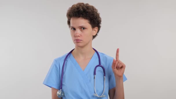 Portret Młodej Lekarki Bez Znaku Palca Wysokiej Jakości Materiał — Wideo stockowe